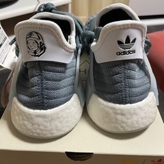 adidas スニーカーの画像