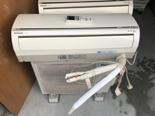 ①Panasonic パナソニック　2.2kwエアコン　CS-220CF-W  2010年製