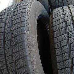 入れ替え工賃絶対安い！！　履きつぶし　スタッド　２１５/６０R１６　４本　２０１７年　クラウン　マークX　エスティマ等に・・・　の画像