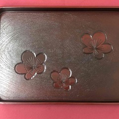 梅の花柄お盆の画像
