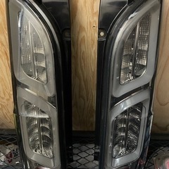 ハイエース用テールランプ　ジャンクの画像
