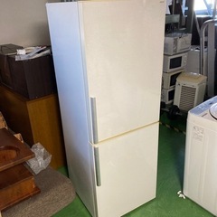 ● 冷蔵庫、シャープ、270リッター