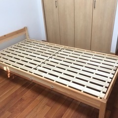 無印良品●パイン材ベッドシングル2台●ポケットコイルスプリングシングル2つ　ベッドのみ、マットレスのみ可の画像