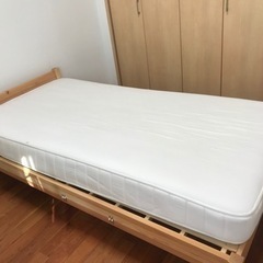 無印良品●パイン材ベッドシングル2台●ポケットコイルスプリングシングル2つ　ベッドのみ、マットレスのみ可の画像