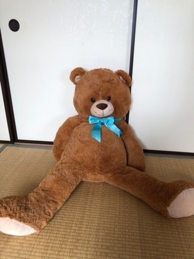 大きなくまのぬいぐるみ