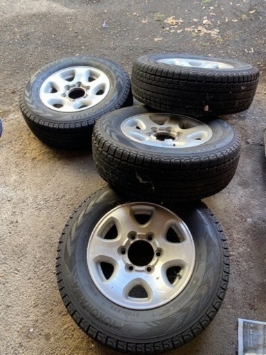 100系ハイエースのスタッドレスタイヤ