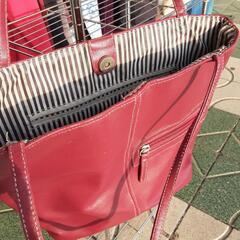 えんじ色　ショルダーバッグの画像