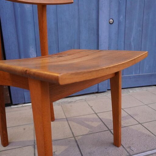 飛騨高山の家具メーカー キツツキマークの飛騨産業(HIDA)。森のことばシリーズのオーク無垢材(節入り) ダイニングチェア SN210