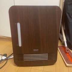 山善　加湿機能付きセラミックヒーター　DHF-KB121の画像