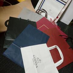 ︎︎◌ 紙袋 たくさんの画像