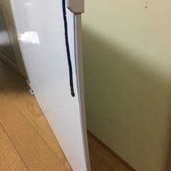 首にかけて絵を描く台の画像