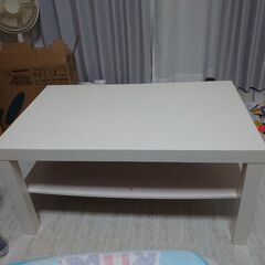 ホワイト　白色のテーブルです