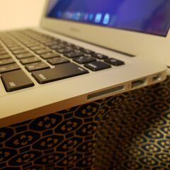 美品Mac book air 2017 MQD32J/A 手渡し希望の画像