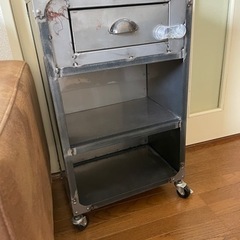 メタルキャビネット