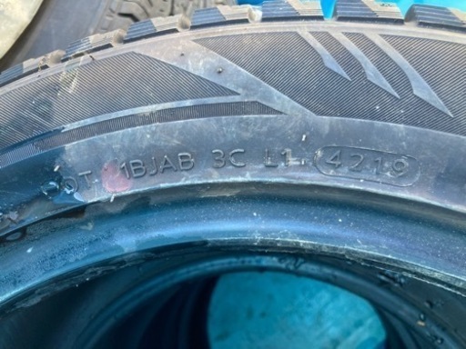 Laufenn ハイエース　スタッドレスタイヤ　225/50R17