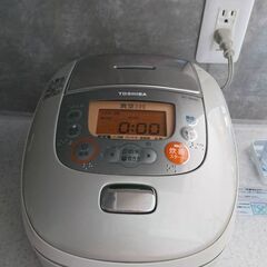 美品　東芝　真空IH炊飯器　5.5合炊き　RC-10VRD