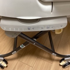 コンビ　電動ハイローチェア　ロアンジュの画像