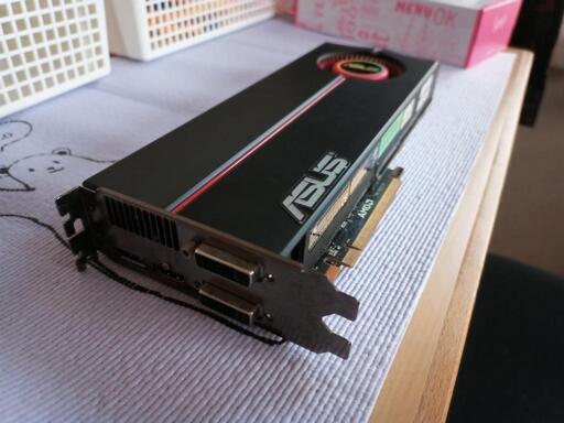 グラフィックボード　HD5870