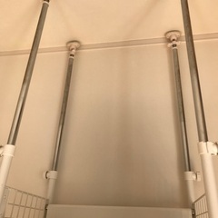 突っ張り式　スチール収納棚の画像