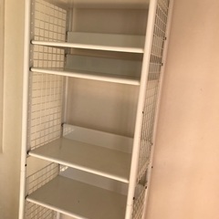 突っ張り式　スチール収納棚の画像