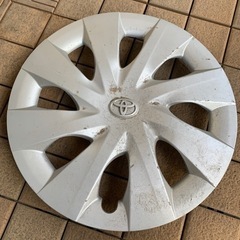 トヨタ スペイドのスチールホイール（5Jx15+39）とホイール...