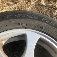 山あり　2010年フィット着用　ダンロップEC202 2019年製。車検対応　アルミホイール付き　4本の画像