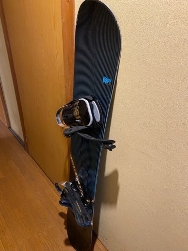 スノボの板、ビンディング、ブーツのセットになります。