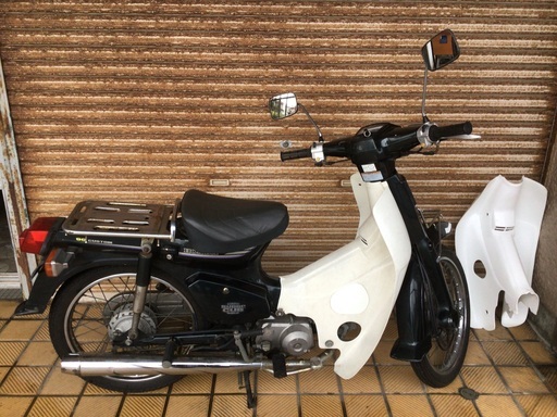 ホンダスーパーカブ90  自賠責保険　予備タイヤ前後　バッテリー　レッグシールド　マフラーなど