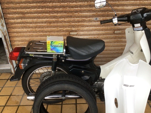 ホンダスーパーカブ90  自賠責保険　予備タイヤ前後　バッテリー　レッグシールド　マフラーなど