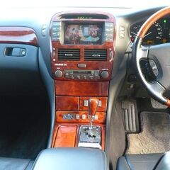 ★美車★２オーナー車★１６年式★セルシオ★Cインテリア★ナビ＆TV★黒本革★サンルーフ★プリクラッシュ★レーダークルーズ★車検4年7月の画像