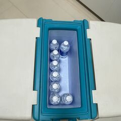 【無料/中古品】クーラーボックス/テーブル付きの画像
