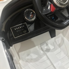 ジャンク品　子供向け電動乗用ラジコンカーの画像