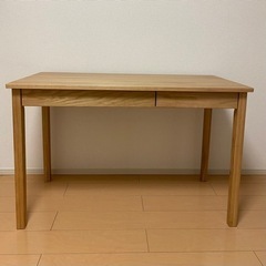 無印の木製デスク(定価24900円税込)