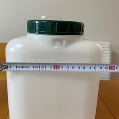 キャンプ用の水タンク（非常時用にも）の画像