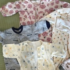 300円　8着　状態良好　赤ちゃんロンパース　　70〜80