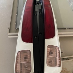 25セレナ純正テールランプ売ります