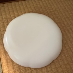 白い皿の画像