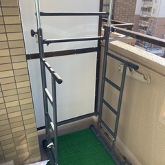 ぶら下がり健康器　チンニングマシン　(屋外保管品)