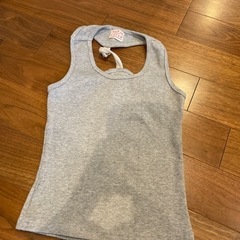 タンクトップ