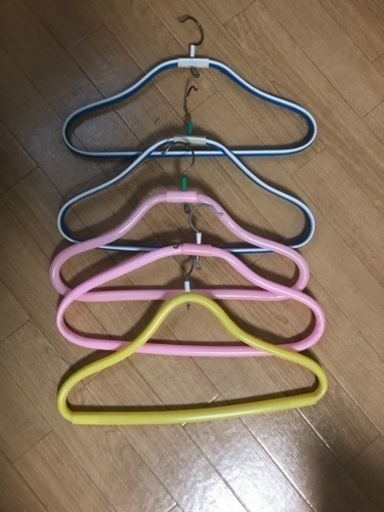 レトロプラスチックハンガー