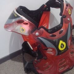 661　 ボディプロテクター　中古品傷多数