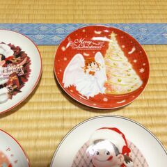 未使用又は数回使用　不二家のクリスマスケーキを買うともらえる皿（年ごとに違うデザイン）９枚　&　クリスマスケーキを買うともらえる皿２枚　&　急須　の画像