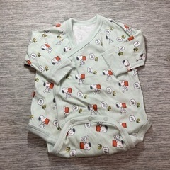 【新生児】肌着2着、服1着の画像