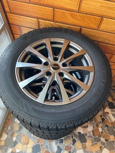 現在取扱を中止してます。新車購入のため不要になったスタッドレスタイヤ（215.60.R16）とアルミホイールをセットでお売りします