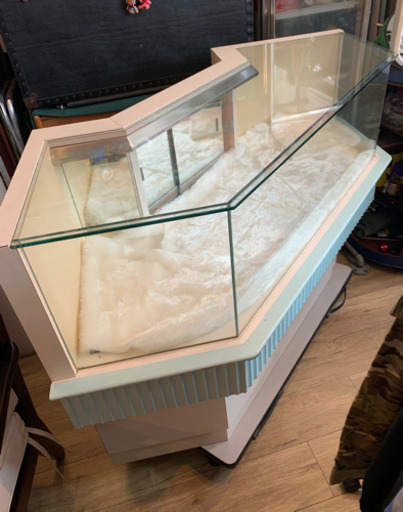 ガラスショーケース　カウンター　収納棚付き♪ 飾り棚