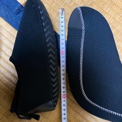 靴下の上に履く防寒グッズ　2組の画像