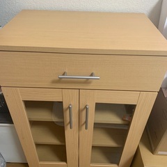 【0円】引き出し付　収納棚の画像