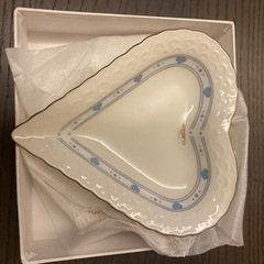 新品未使用　ウエッジウッド　ジャスパートレイ　＆　ウンガロ　ハート型小皿の画像