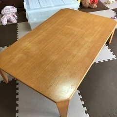 折りたたみテーブルの画像
