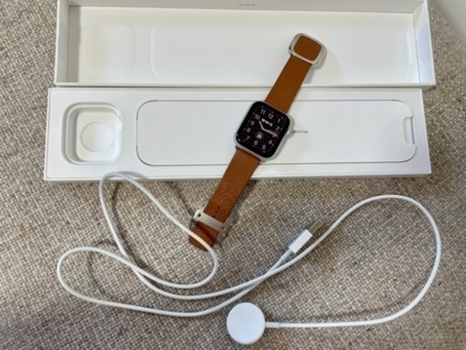 Apple Watch SE +レザーバンド